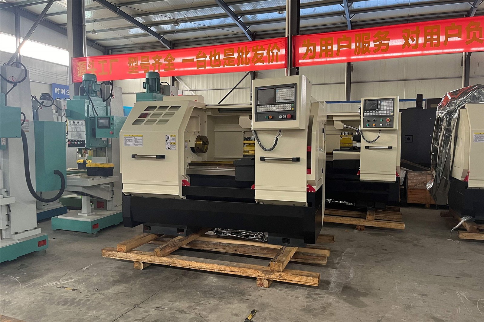 Horizontal lathe for machining disc and shaft parts Horizontal lathe for machining disc and shaft parts